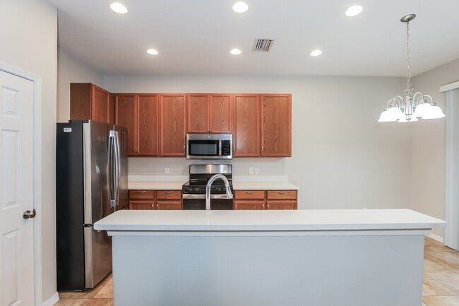 Building Photo - 11171 Golden Silence Dr