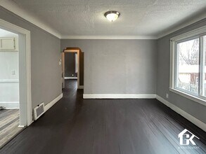 Building Photo - 6885 Mettetal St