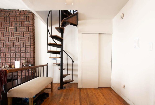 Building Photo - 18 W 83rd St