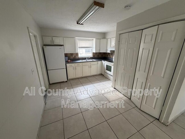 Building Photo - 4911 E Temple Heights Rd
