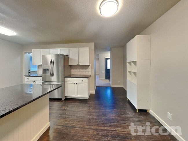 Foto del edificio - 7317 Clinton Ave