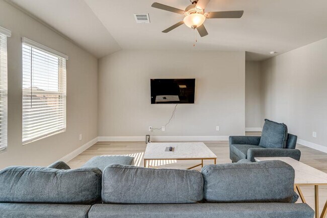 Building Photo - 723 Williams Wy