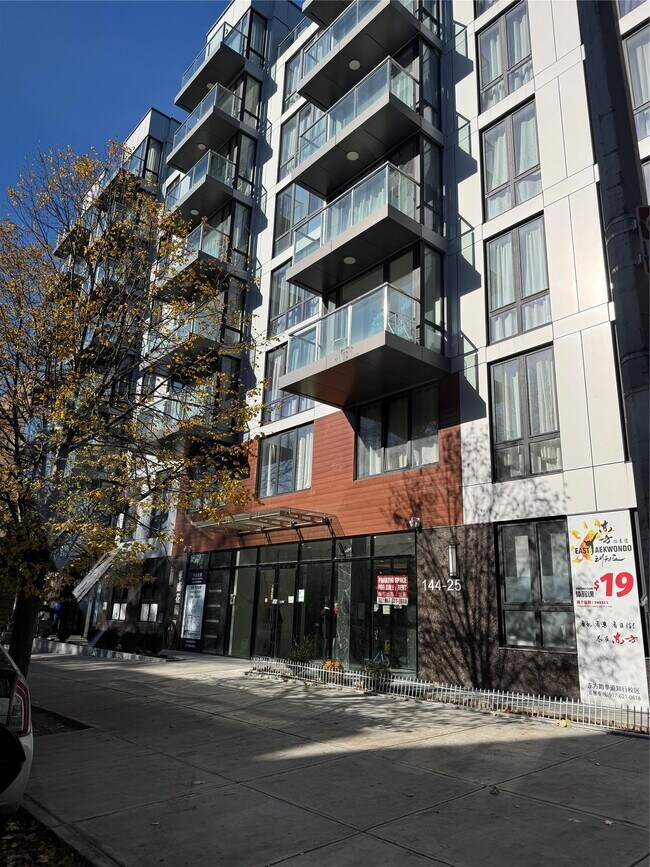 Foto del edificio - 144-27 Sanford Ave