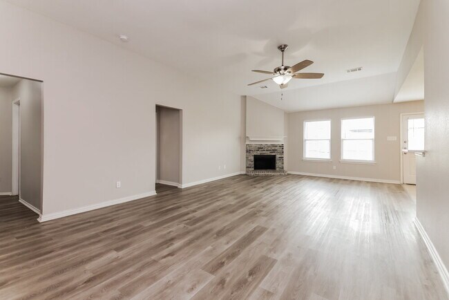 Building Photo - 708 Mackenzi Dr