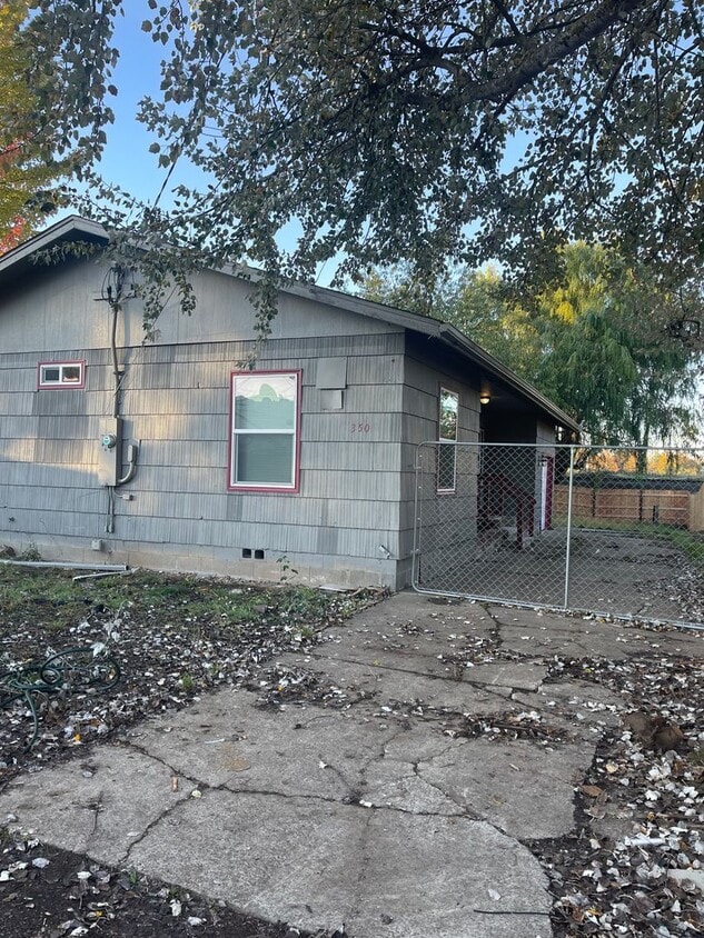 UPDATED single family home, with large yard! - UPDATED single family home, with large yard!