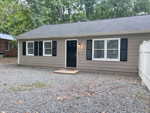 Building Photo - 505 E Hanover Rd