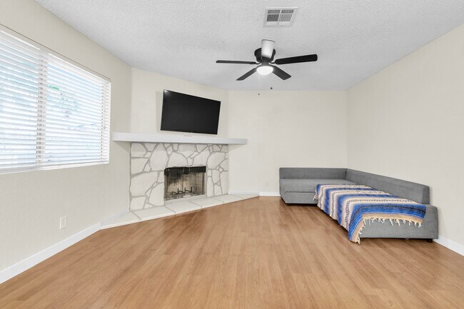 Building Photo - 924 Falconhead Ln