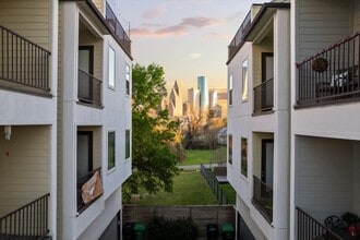 Building Photo - 1005 Bingham St