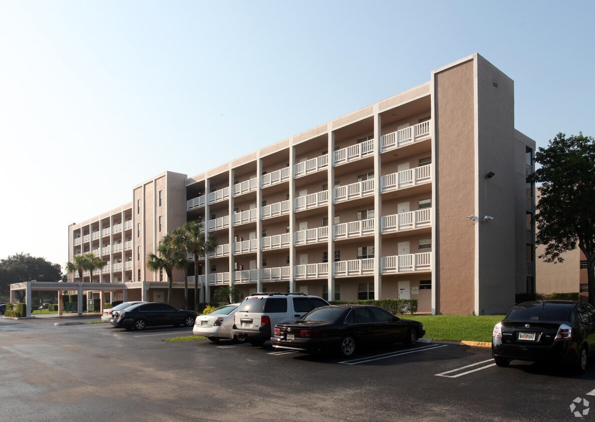 Sherwood Square Apts Apartments in Coral Springs, FL