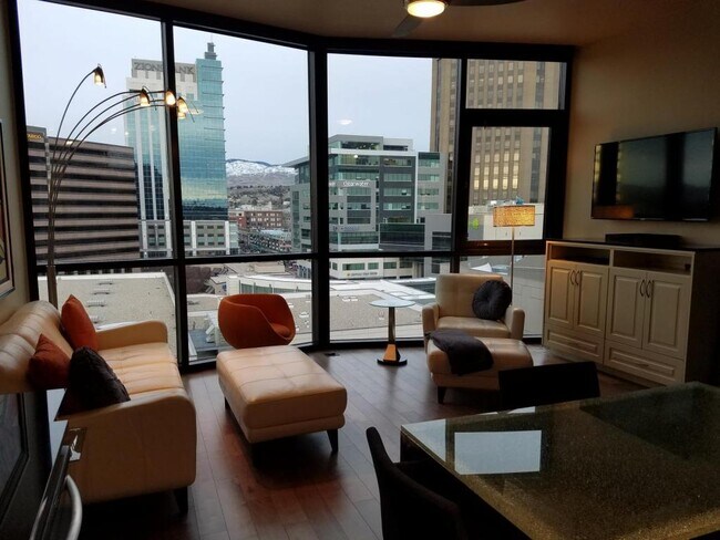 Foto del edificio - 851 W Front St #803