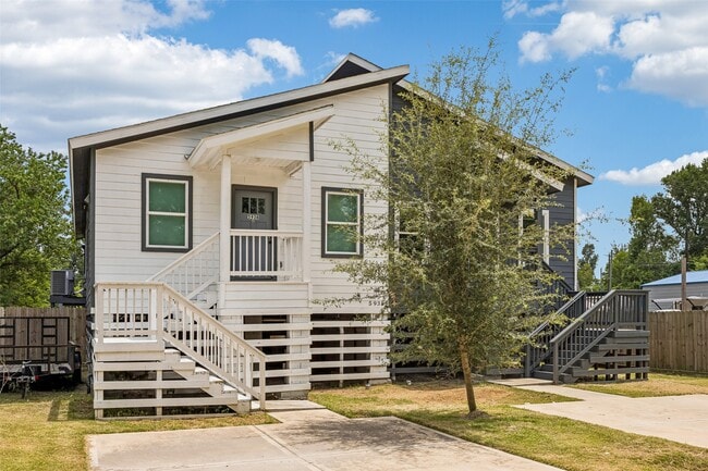Building Photo - 5938 Glen Grove St