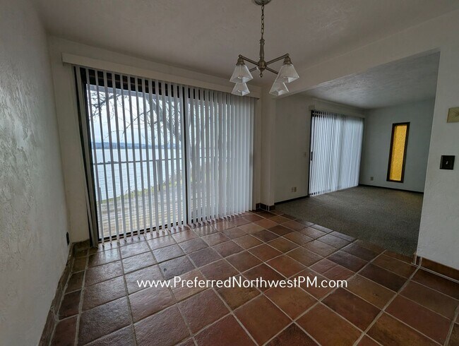 Foto del edificio - Lake Front Townhouse in Lowell OR