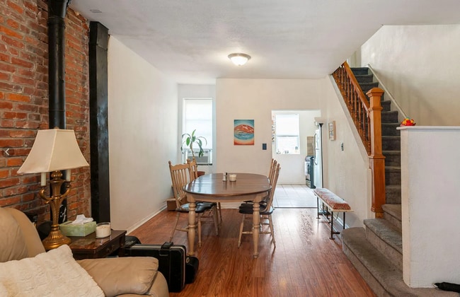 Foto del edificio - Clean, Classic, and Contemporary