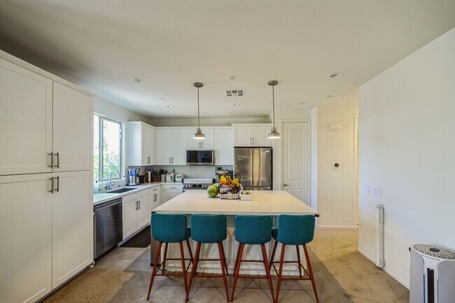 Foto del edificio - Scenic 3BR House in Oceanside