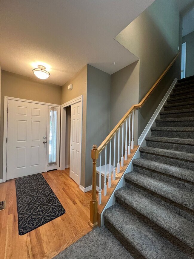 Foto del edificio - MOVE IN INCENTIVE $500 - 3BD/3BA Townhome ...