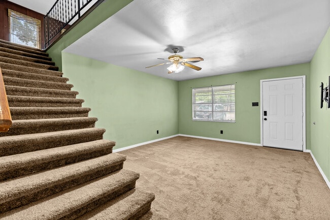 Foto del edificio - 326 S Barbara St