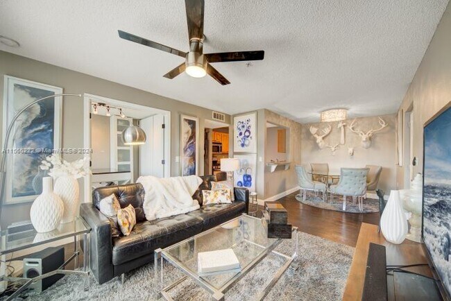 Building Photo - 2019 Dixie Belle Dr