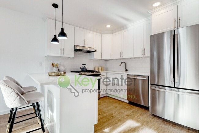 Foto del edificio - Modern New Construction 3 Bedroom Townhome with Garage & Driveway — First Occupancy!