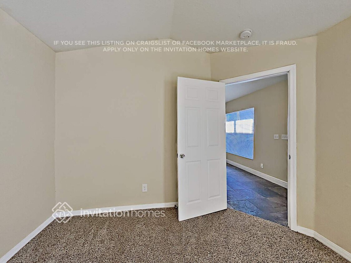 Foto principal - 10517 Lakeside Vista Dr
