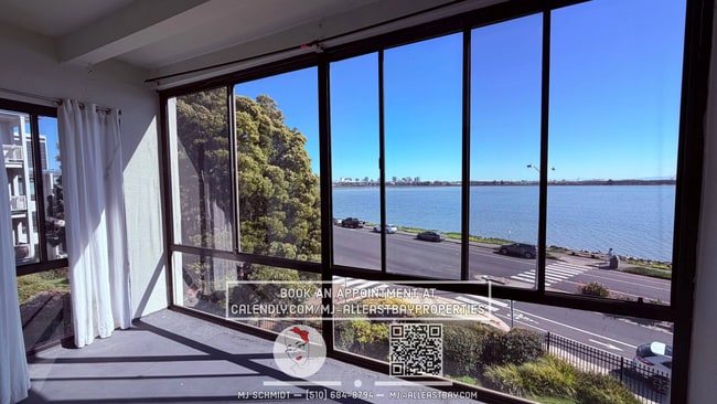 Building Photo - Bright Airy 1-Bedroom with Sweeping city Views, Includes water/garbage/parking/amenities!