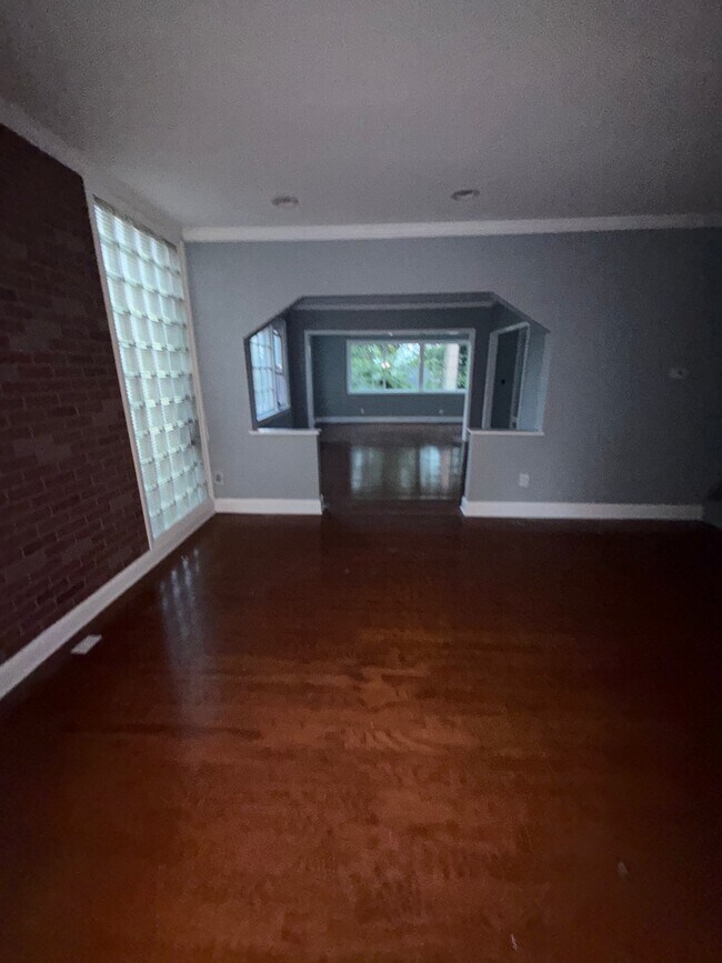 Foto del edificio - 1611 Bayview Ave
