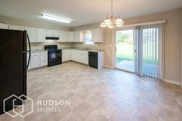 Foto del edificio - AVAILABLE NOW! - 6702 Baker Rd, Somerville...