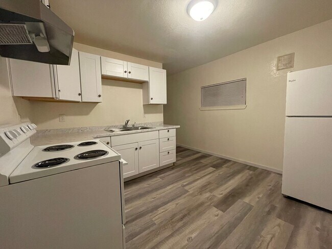 Building Photo - Now renting 1 bedroom House