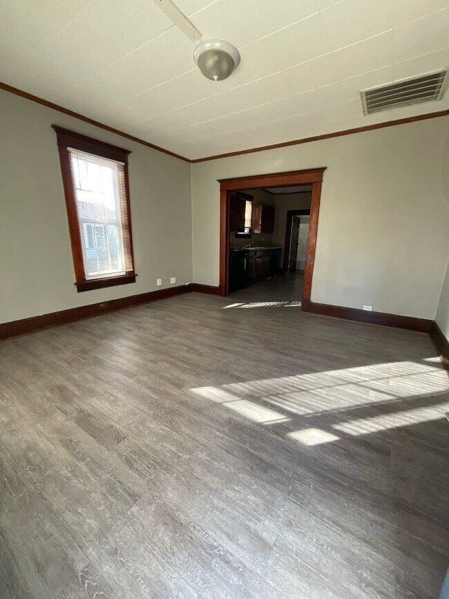 Building Photo - Newly remodeled 2 bedroom 1 bath with garage