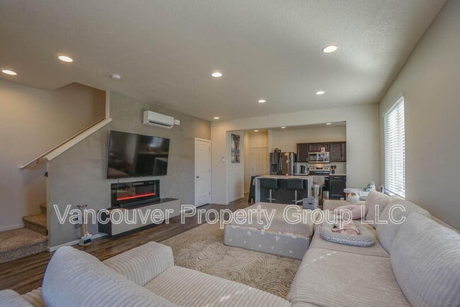 Foto del edificio - 2001 NE 4 Seasons Ln