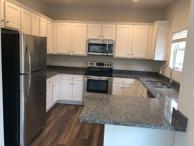Building Photo - New home in Cherryville!!