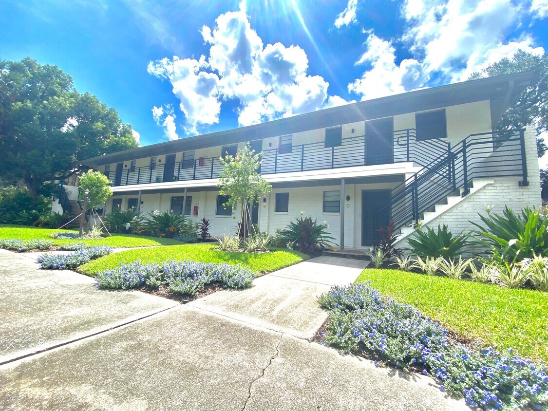 Foto principal - 1120 Cedar St