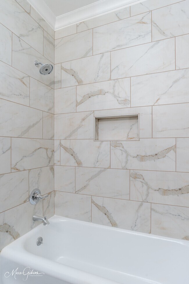 Foto del edificio - 3456 Broadmoor Blvd
