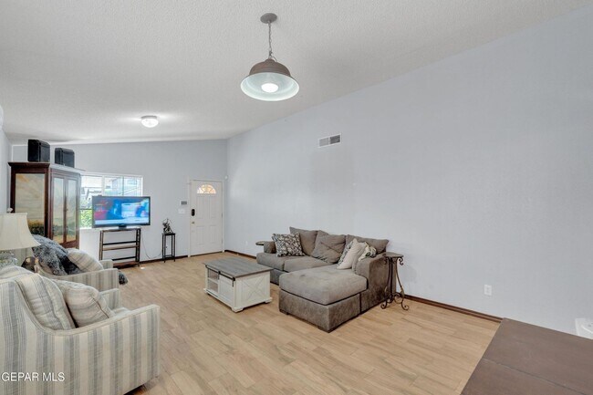 Foto del edificio - Northeast El Paso 3 bed with Refrig A/C an...