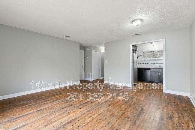 Foto del edificio - 6527 Old Shell Rd