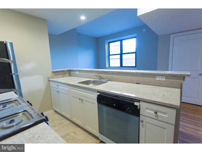 Building Photo - 413 S 11th St