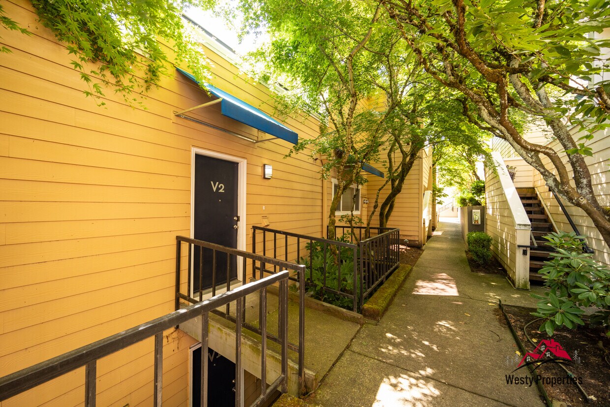 Primary Photo - 3701 SW Condor Ave