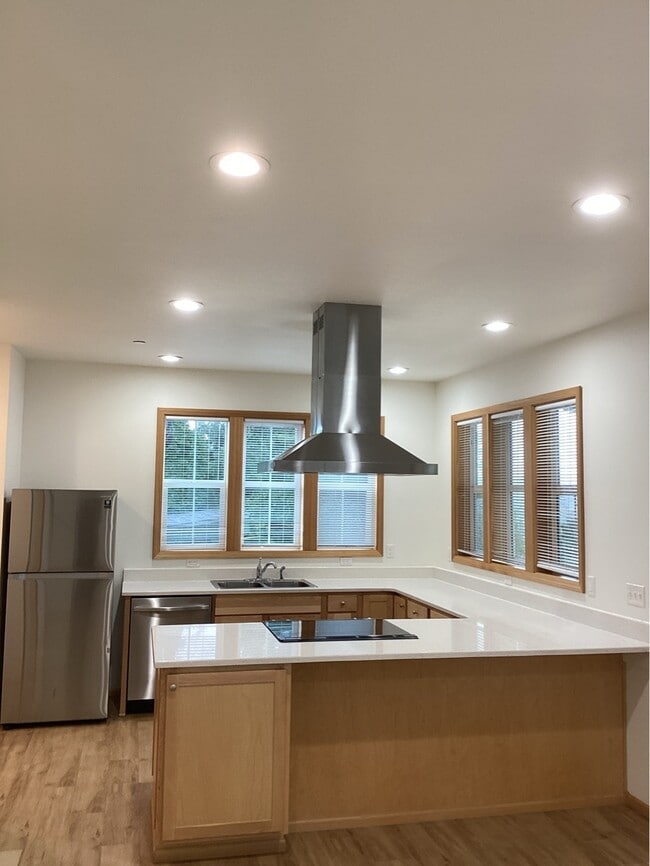 Building Photo - 648 NW Coast St