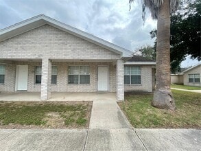Building Photo - 8 Lilia Dr