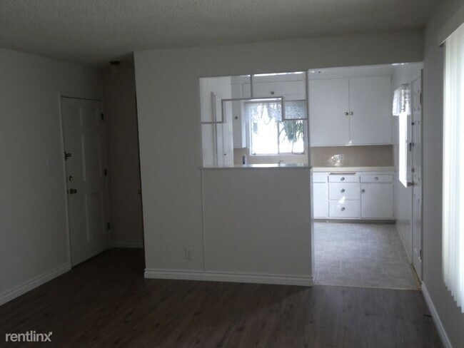 Building Photo - 2 br, 1 bath Apartment - 3054 Luna Dr