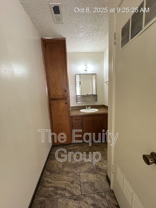 Building Photo - 2941 W Caldwell Ave
