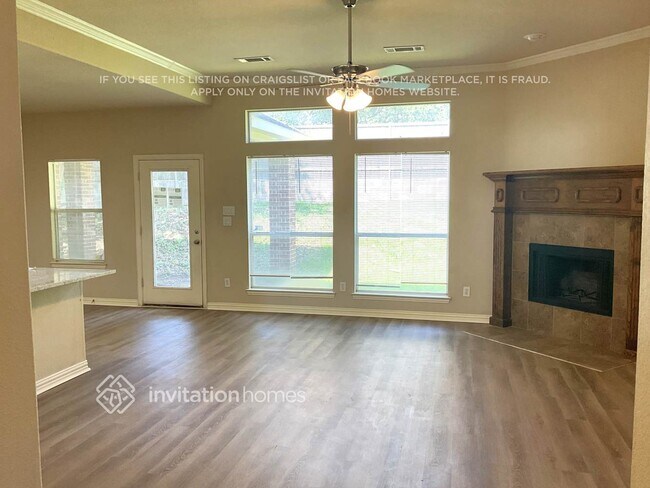 Foto del edificio - 515 Hidden Meadow Ct