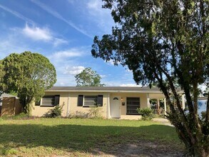 Building Photo - 414 David St