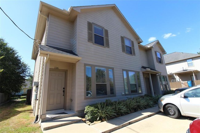 Building Photo - 215 E Luhn St