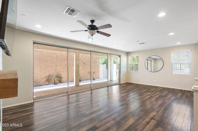 Foto del edificio - 4707 E Betty Elyse Ln