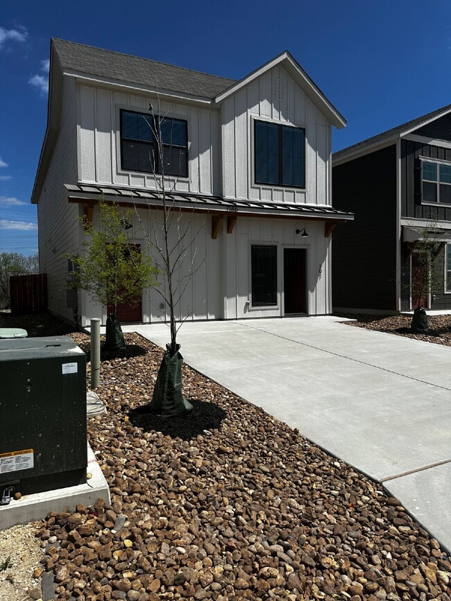 Building Photo - 7146 Magnolia Pass