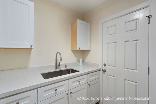 Building Photo - 1804 E Coronado Rd