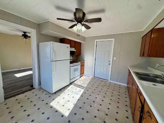 Building Photo - 3-bedroom, 1-bath single-family home