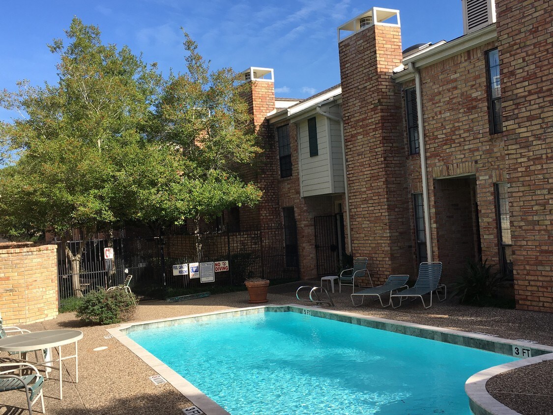 Foto principal - 4000 Purdue St