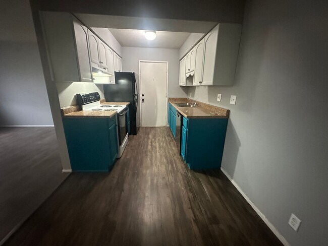 Building Photo - Water, Sewer, Garbage paid