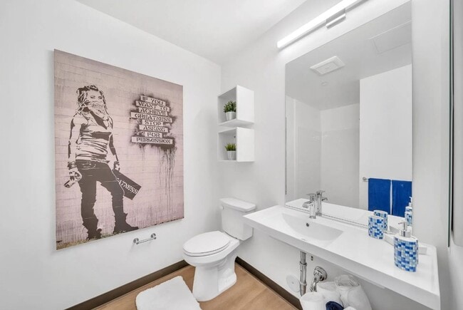 Interior Photo - Cocoon 63